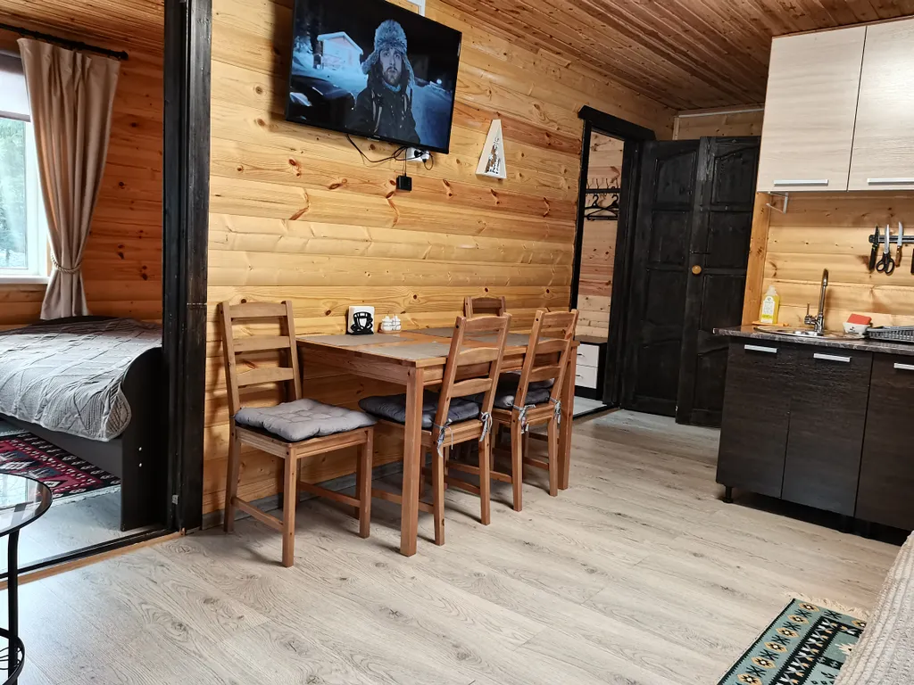 В пешей доступности магазин (900м),кaфе (50м)