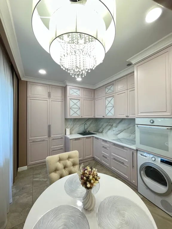 Стильная дизайнерская квартира недалеко от центра города