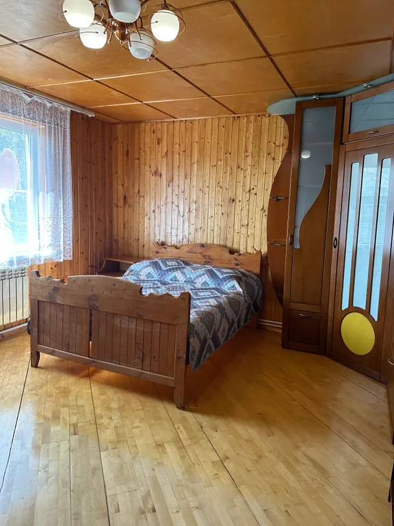 Уютный дом прямо на берегу реки