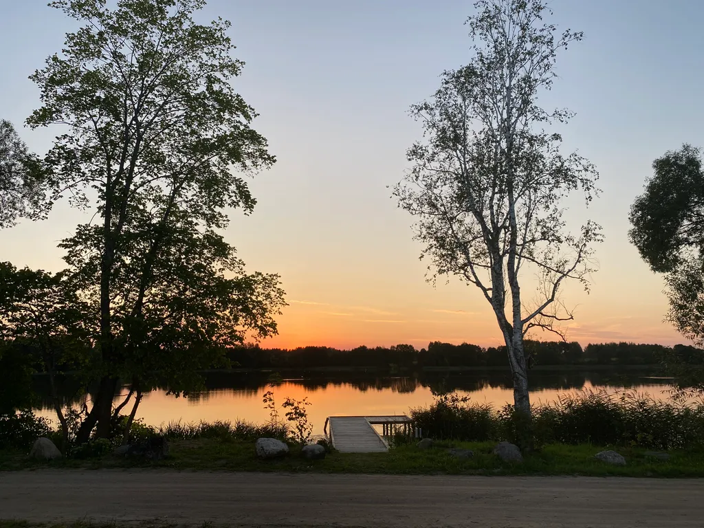 Деревянный комфортабельный дом на берегу озера