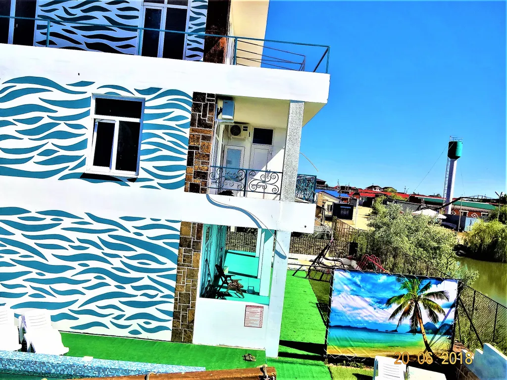 Радуга 3-х комнатный на 6 человек с бассейном