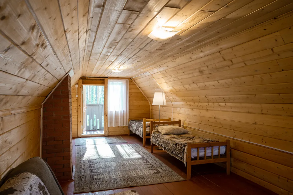 Дом 4 в  лесу у реки