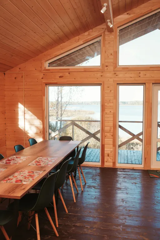 Дом на берегу озера Селигер