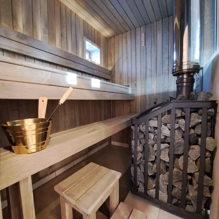 Уютный домик с видом на закат