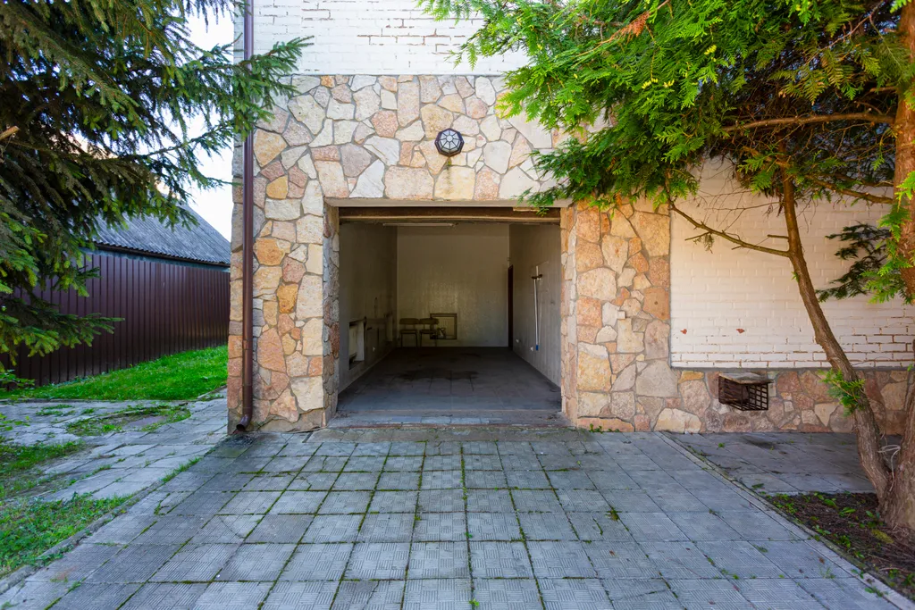 Дом с сауной и теннисными кортами