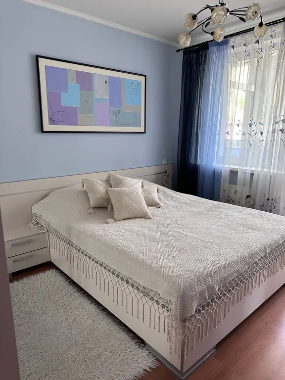 Двухкомнатная квартира с залом и видом на горы