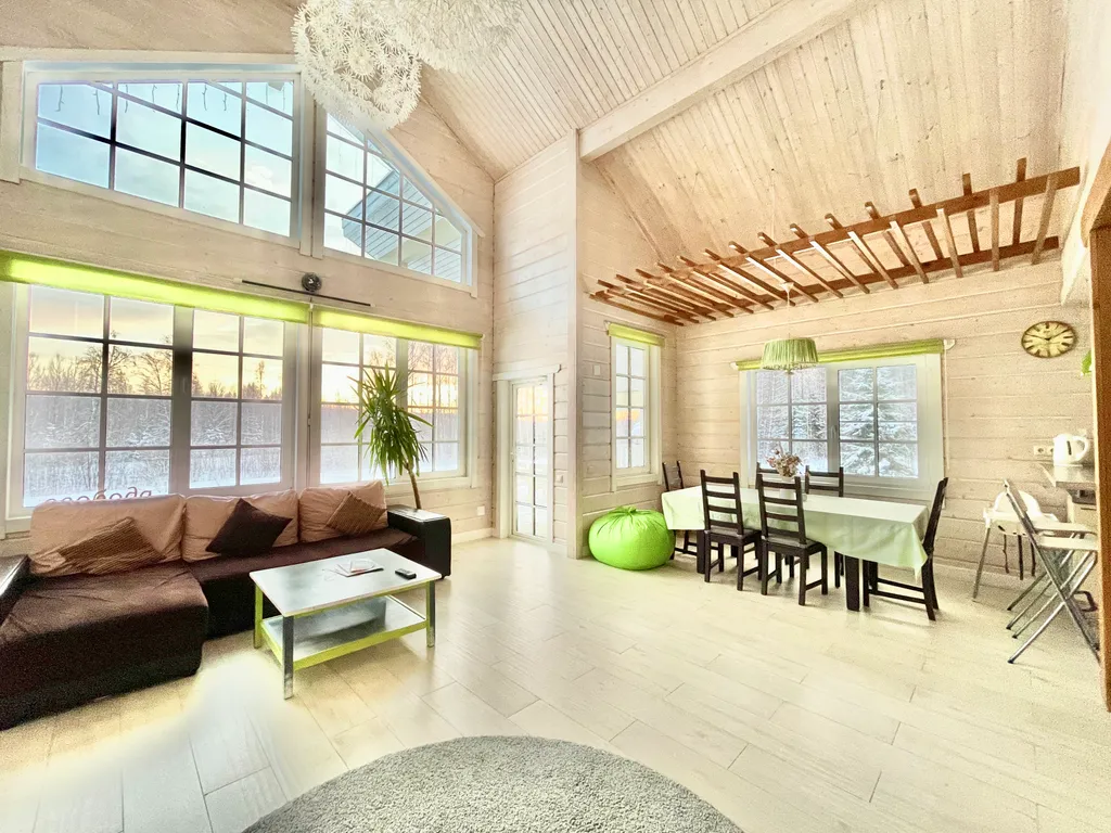 Коттедж с 4 спальнями, сауной и камином