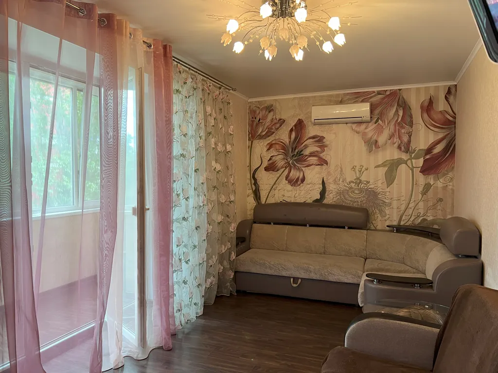 Красивая квартира на набережной