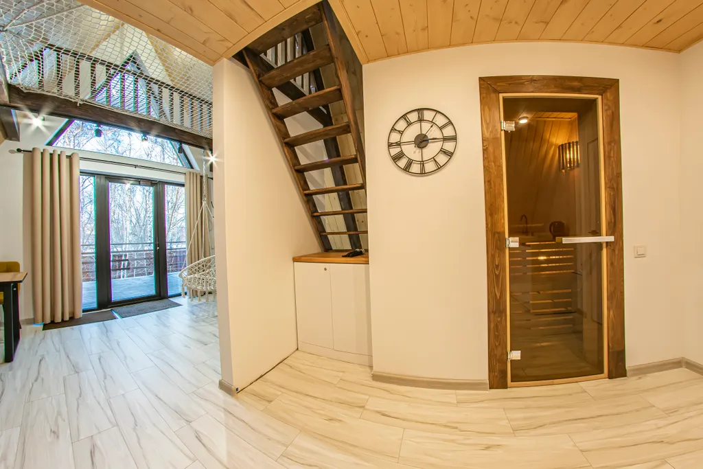 А-фрейм у Озера с чаном и сауной