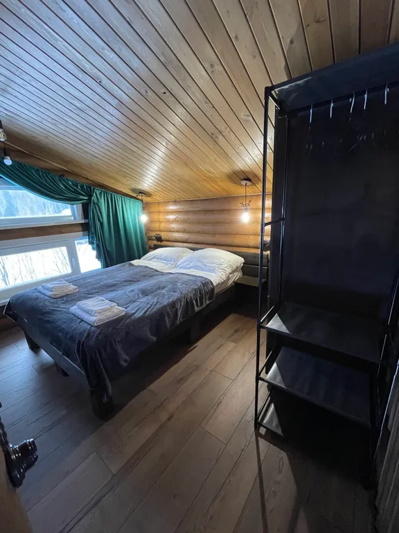 Комфортабельный дом из бревна с 2мя спальнями