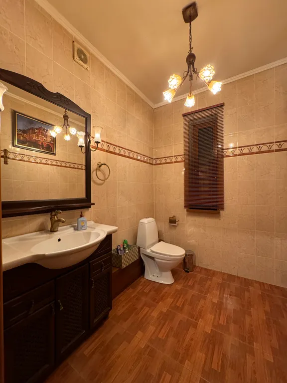 Дом с сауной и бассейном в черте города