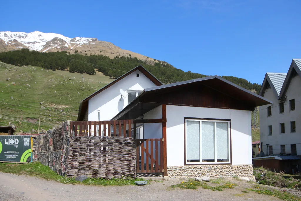 Просторный дом с верандой