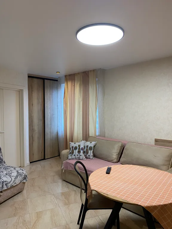 Двухкомнатные апартаменты в новостройке с витражным балконом