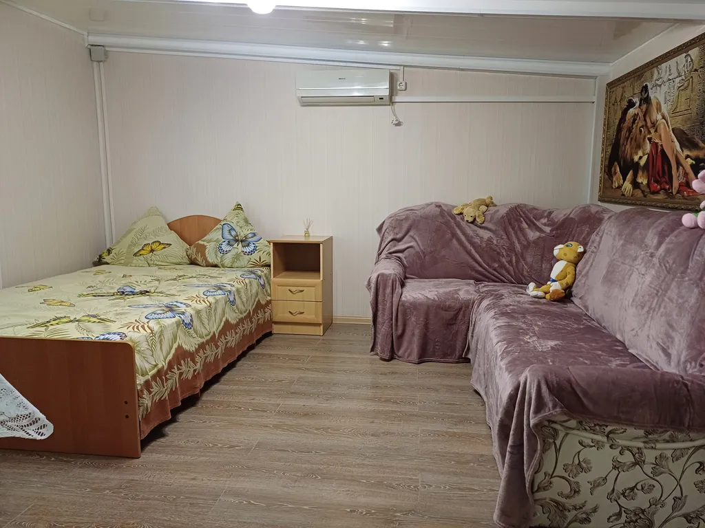 Домик со своей кухней и беседкой