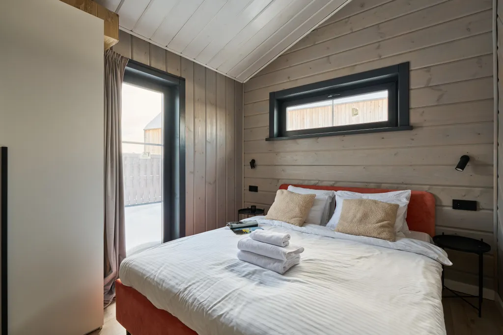 Коттедж Панорамный дом среди зимнего леса рядом с озером — Семеновское