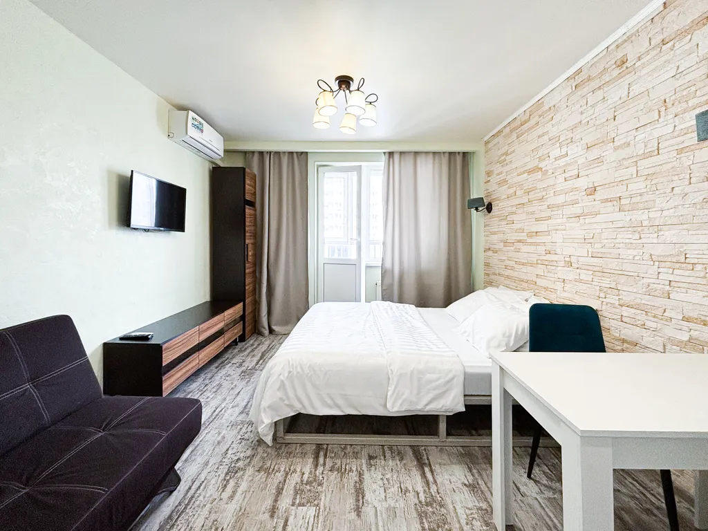 Студия возле ТЦ Мега