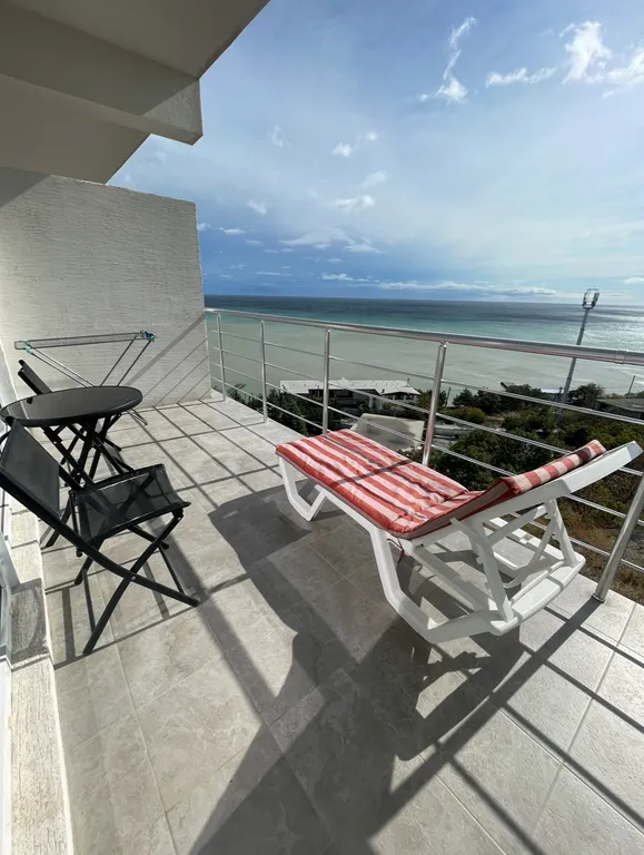 Квартира Трехместный номер с видом на море — аренда посуточно в Семидворье