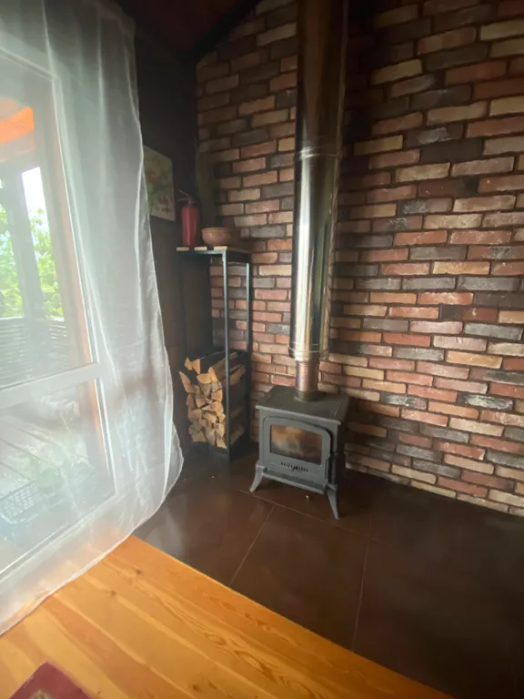 Барнхаус на горе с видом на море