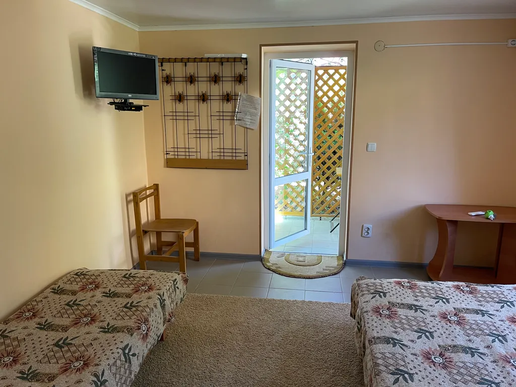 Уютный дачный домик возле моря целиком