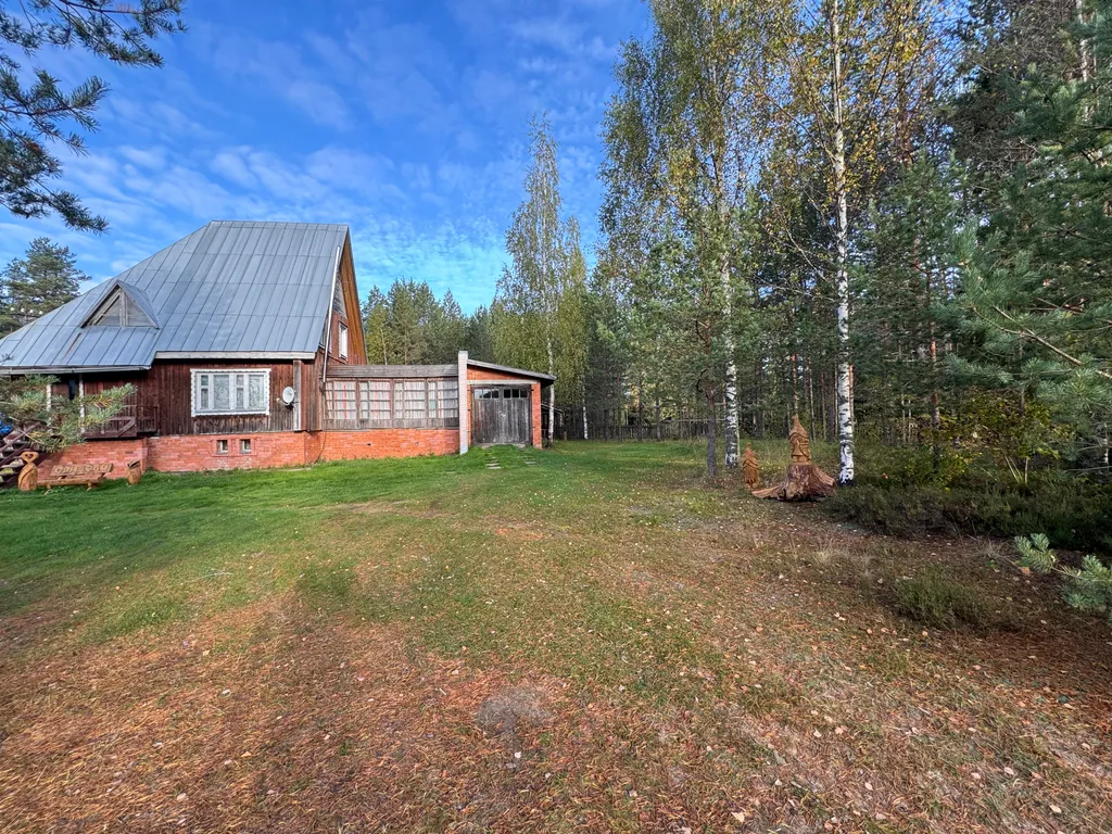 Ретро-дача с баней на берегу лесного озера