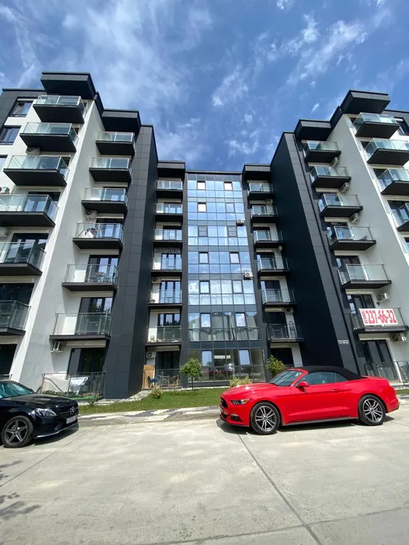 Апартаменты с бассейном недалеко от моря