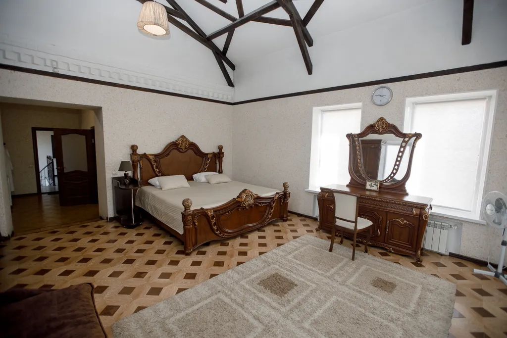 Роскошный номер для пар и семей с детьми, с балконом, кухней и диваном