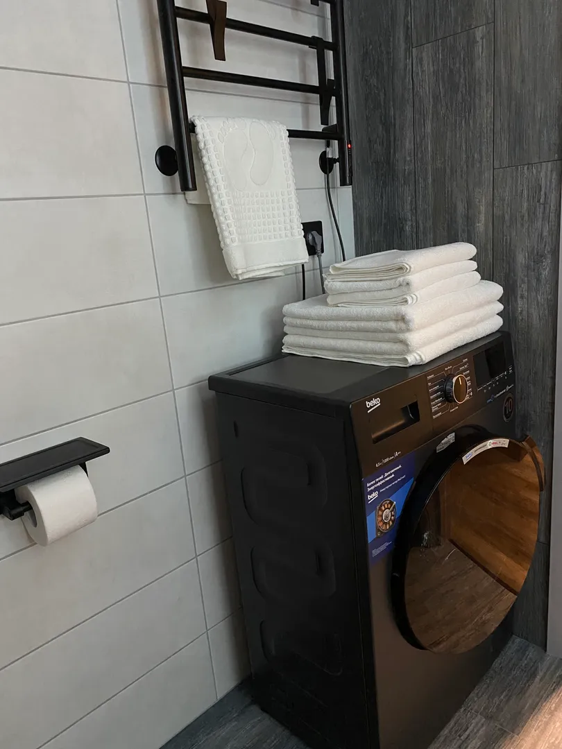 Мягкие полотенца и туалетная бумага на весь срок проживания)