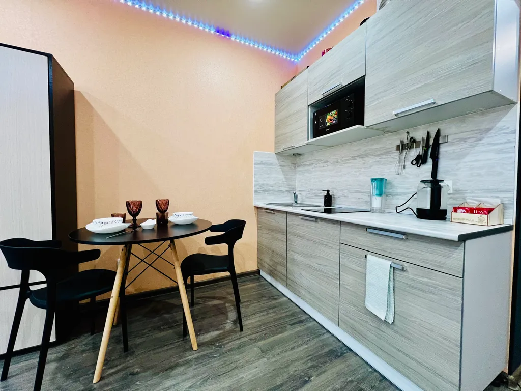 Квартира-студия Вверх