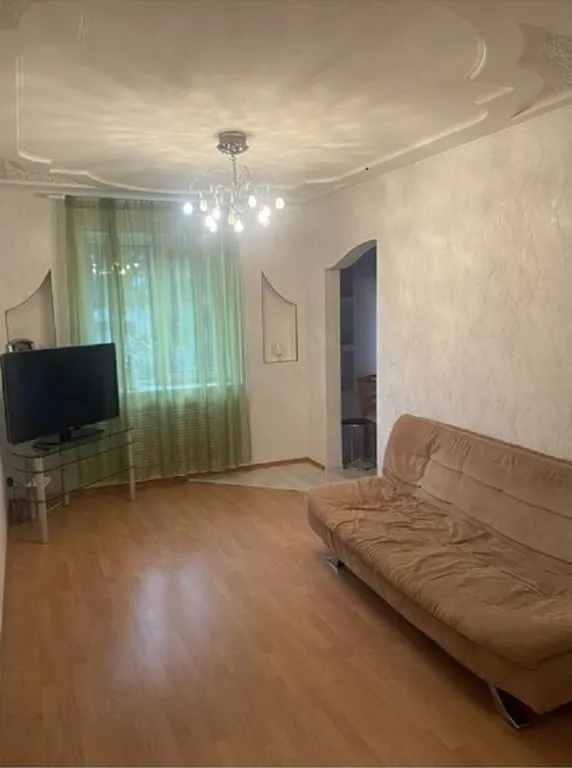 Трёxкомнaтная большая кваpтирa у паpка Гaгаринa