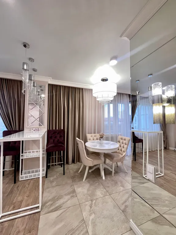 Стильная дизайнерская квартира недалеко от центра города