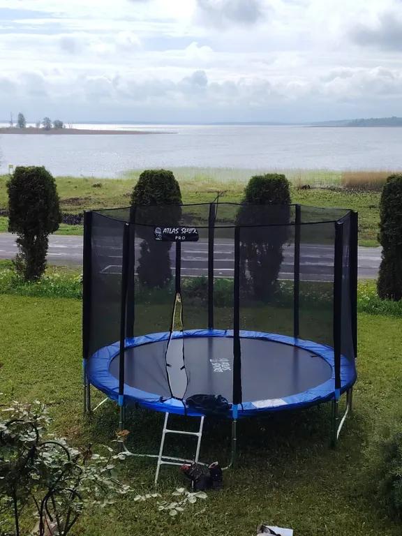 Дом с красивым видом на озеро Дривяты