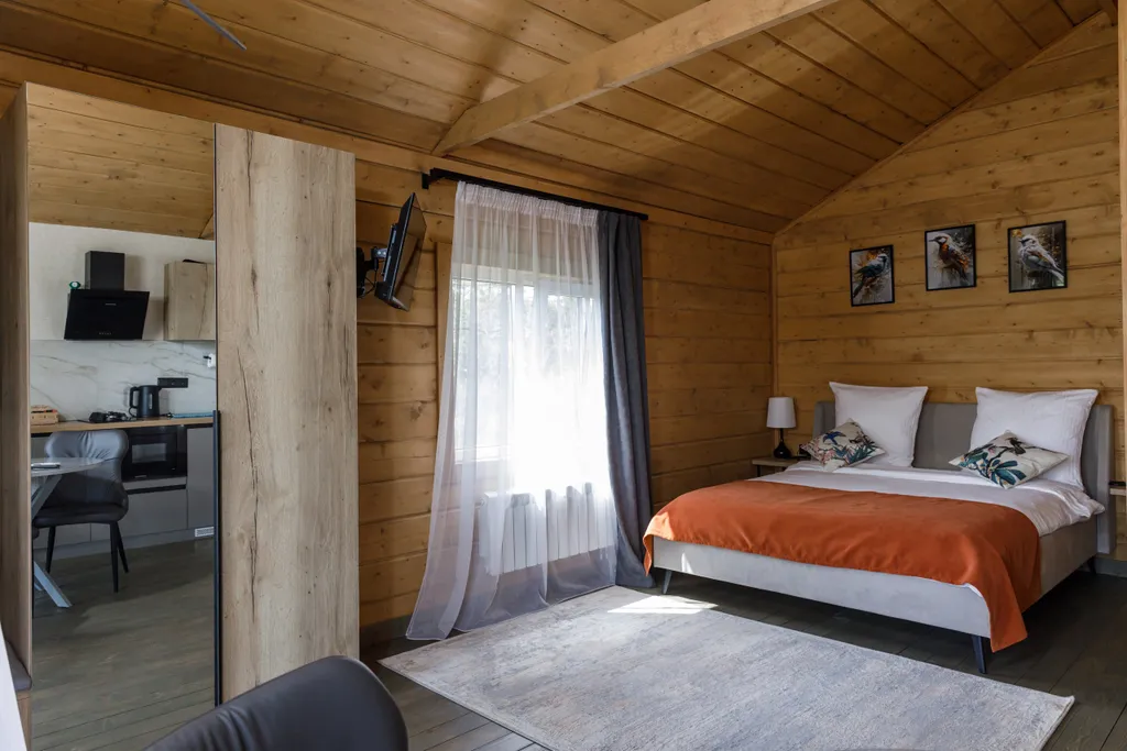 Коттедж для двоих в лесу у пруда