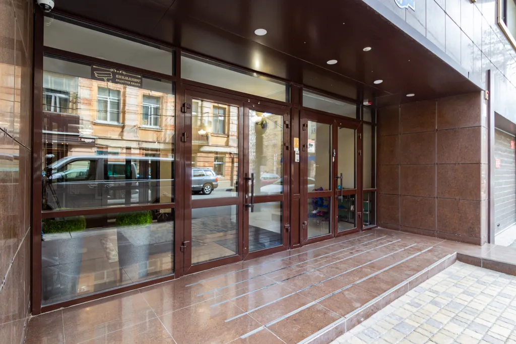 Лофт с витражом в самом центре