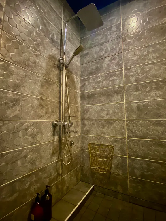 Уютная квартира около зоопарка с видом на пруд