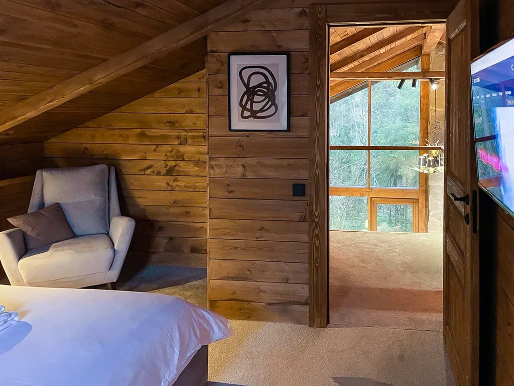 Коттедж Сказочный Шале с камином и джакузи в живописном лесу — Шадрино