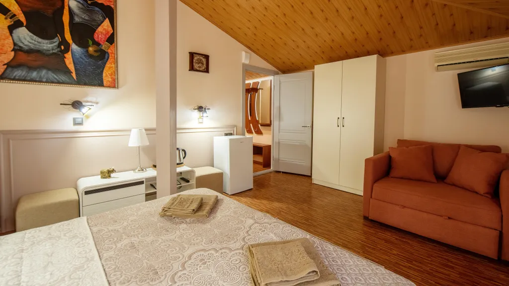 Отличный номер рядом с морем