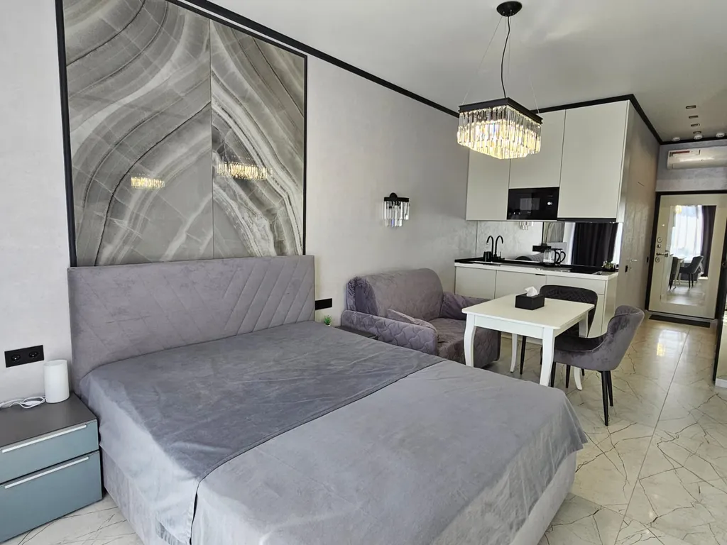 Квартира с видом на море и дизайнерским ремонтом в ЖК Метрополь