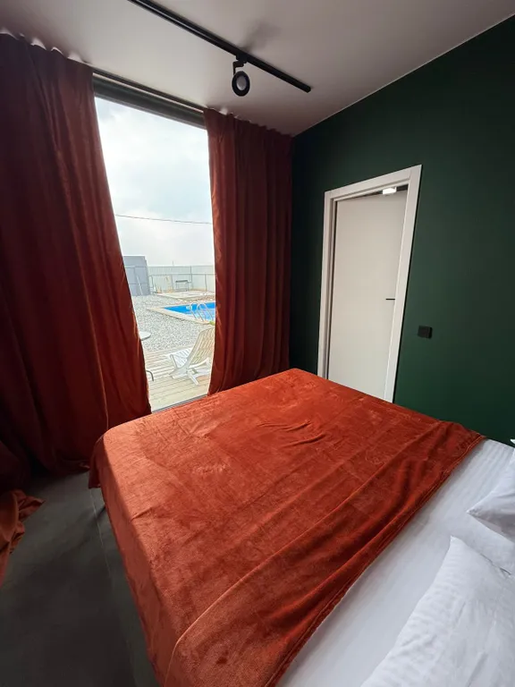 Баня, бассейн с подогревом и дом с видом на горы