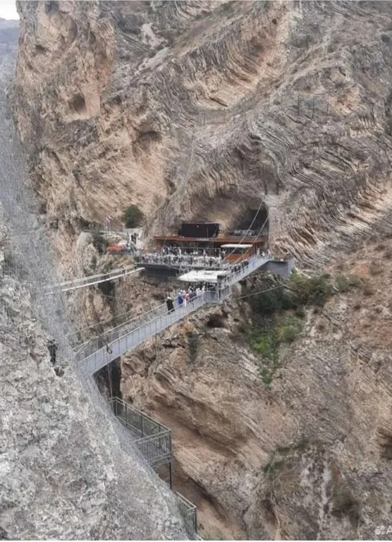 Уютный домик около речки