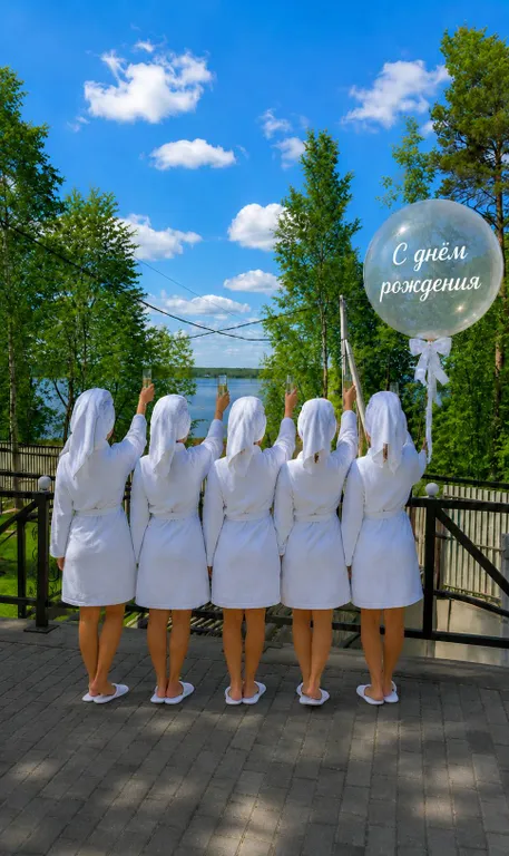 Красивый коттедж у озера для семьи в 20 минутах от города