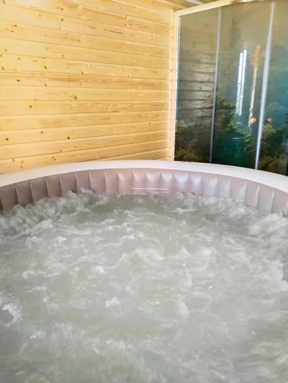 Уютный домик с гидромассажным бассейном