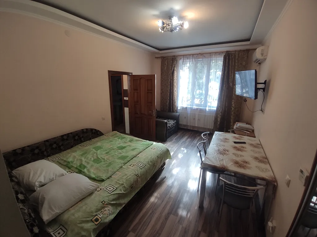 Двухкомнатные апартаменты около набережной Горького