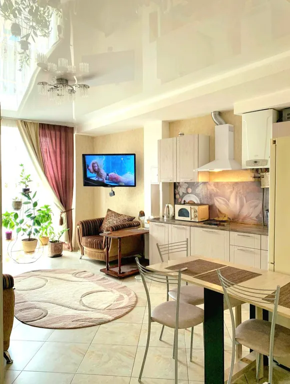 Большая двухкомнатная квартира в центре Адлера