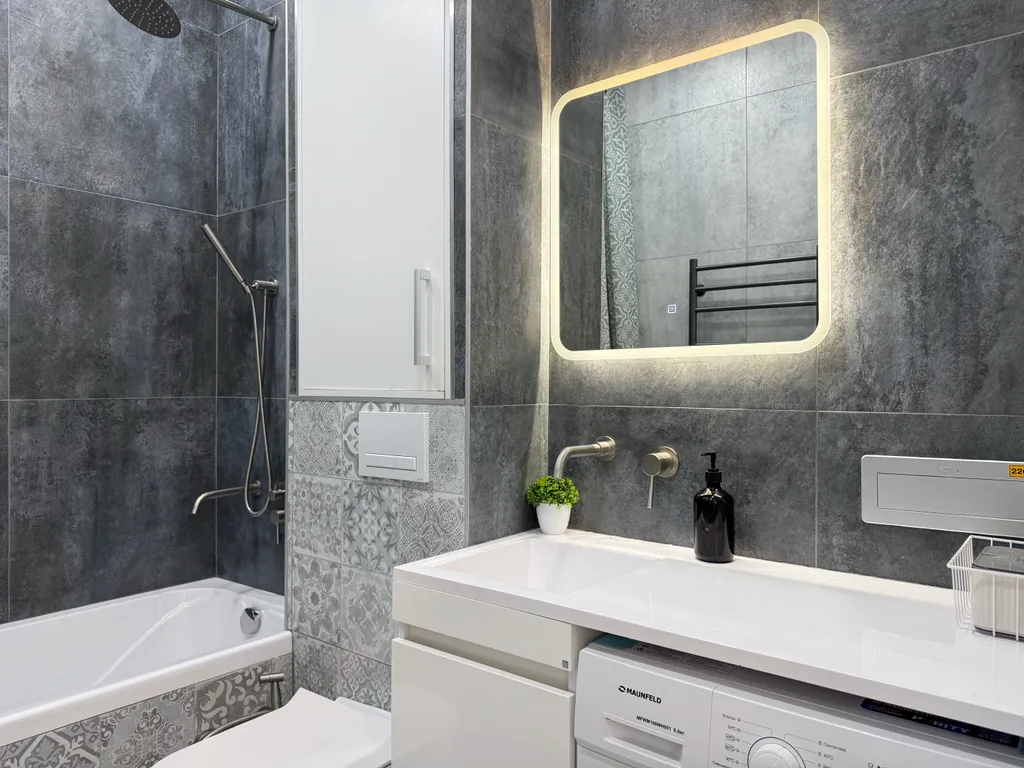 Светлая студия с панорамной лоджией