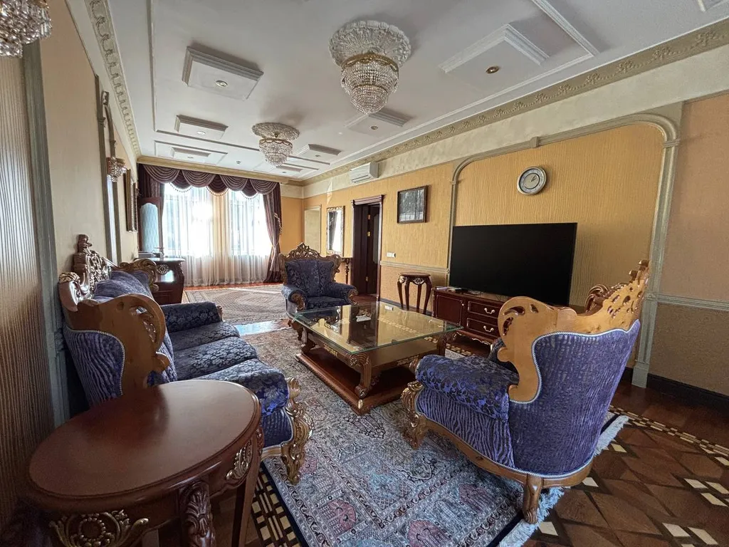 Двухэтажный коттедж с видом на парк в центре Минска