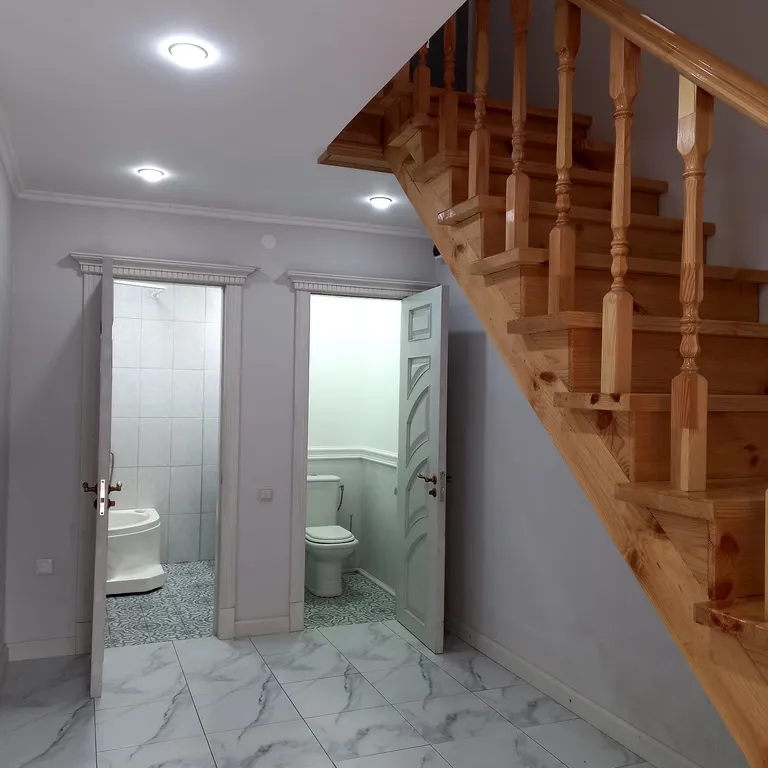 Уютный дом у набережной