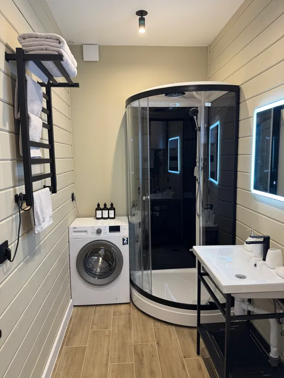 Дом рядом с озером