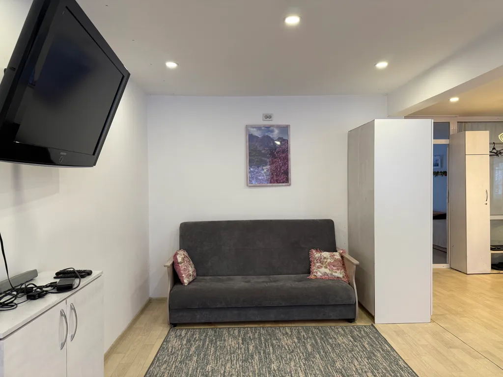 Просторная квартира для путешествия семьей на Алтай в центре города