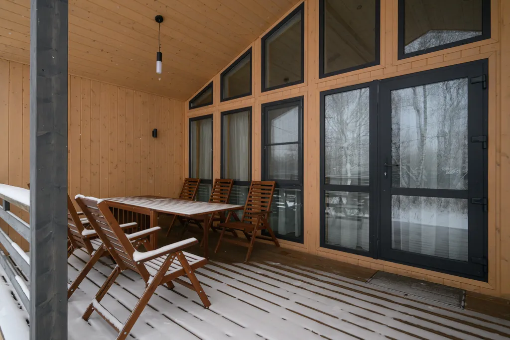 Дом с камином, баней и чаном в лесу у озера