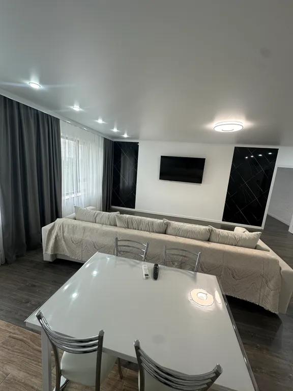 Апартаменты на Академической №79